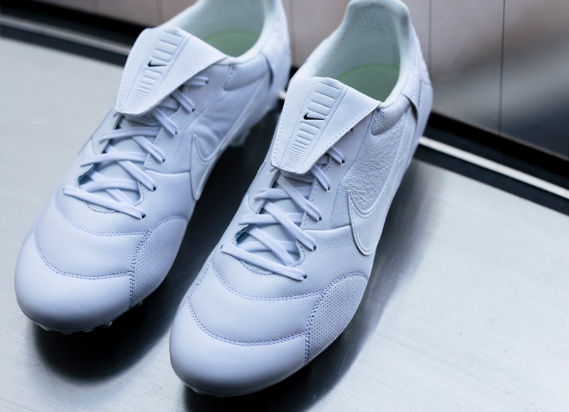 NIKE PREMIER 3