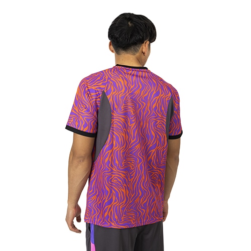 NJR CREATIVITY シャツ