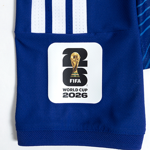 アディダス サッカー日本代表 2026 ホーム オーセンティック ユニフォーム「FIFA ワールドカップ 26 オフィシャル スリーブバッジ」