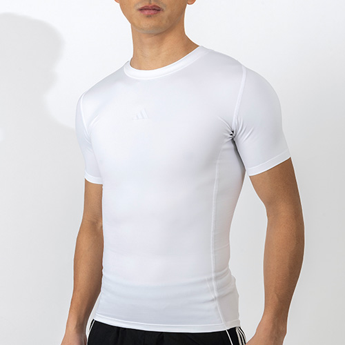 TECHFIT ベースレイヤー
