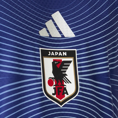 アディダス サッカー日本代表 2026 ホーム オーセンティック ユニフォーム「FIFA ワールドカップ 26 オフィシャル スリーブバッジ」#16 渡辺剛