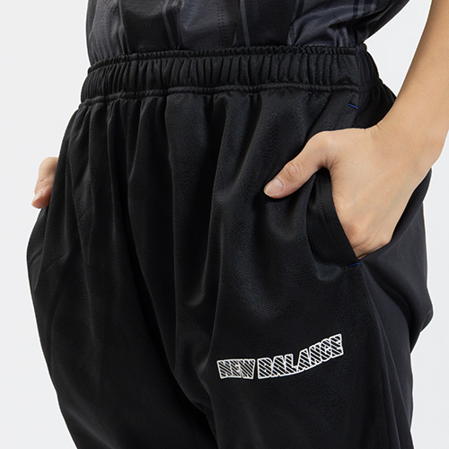 Black Out ストレッチニットパンツ