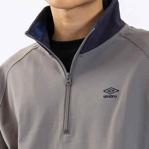 AWAY DAYS ハーフジップトップ