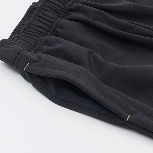 Black Out ストレッチニットパンツ