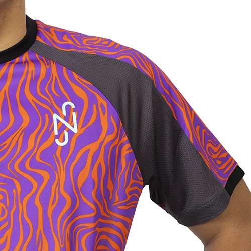 NJR CREATIVITY シャツ
