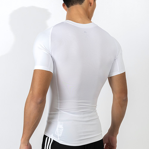 TECHFIT ベースレイヤー