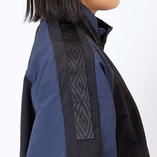 AWAY DAYS ナイロンウーブンジャケット