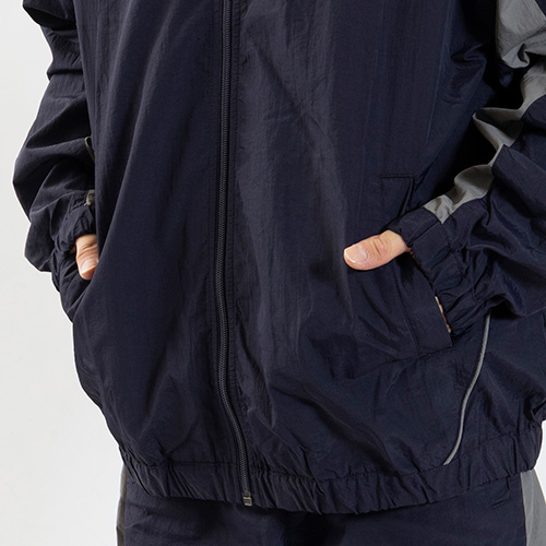 AWAY DAYS ナイロンウーブンジャケット