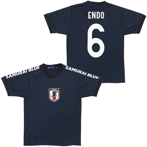 日本代表オフィシャルグッズ！定番応援グッズのプレーヤーズTシャツ2024年モデルが登場！ お気に入りの選手を着用して、サッカー日本代表を応援しよう。 ※※背番号は最新のものとは異なる場合があります。予