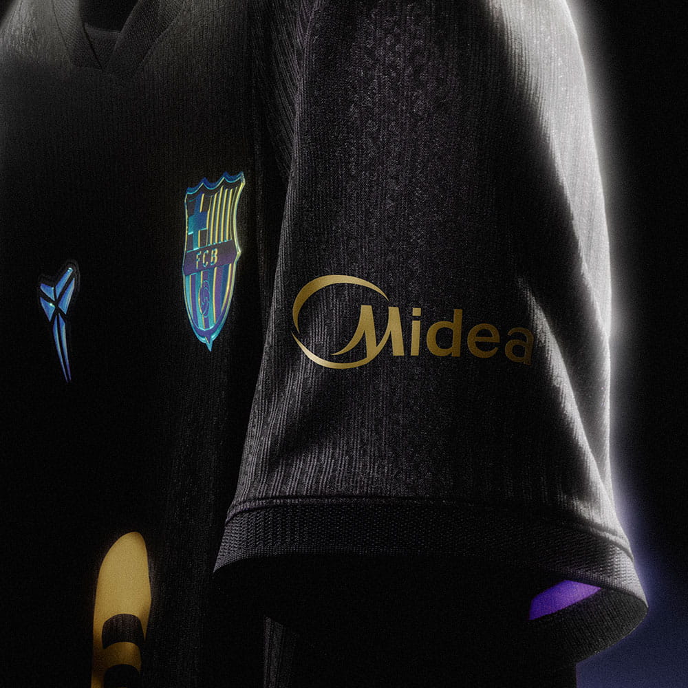 fcb2627-away-photo03.jpg