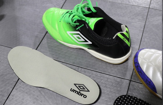 Umbro シューズレビュー サッカーショップkamo